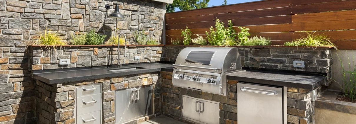 Backyard hardscape entertainment area with built-in kitchen